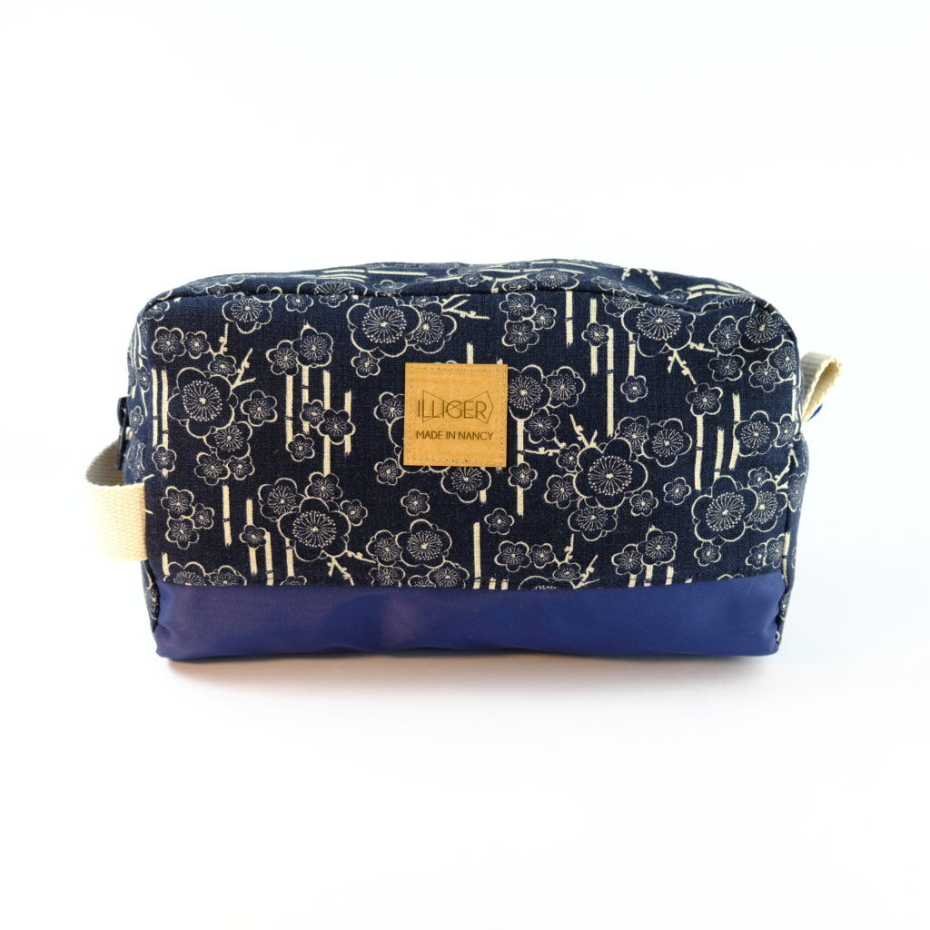 Trousse de Toilette Japonais Bleu Marine – Motif Bambou et Fleurs de Prunier – Illiger